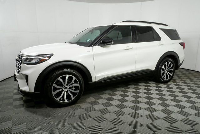 Used 2025 Ford Explorer ST-Line w/ Premium Package RWD image 27