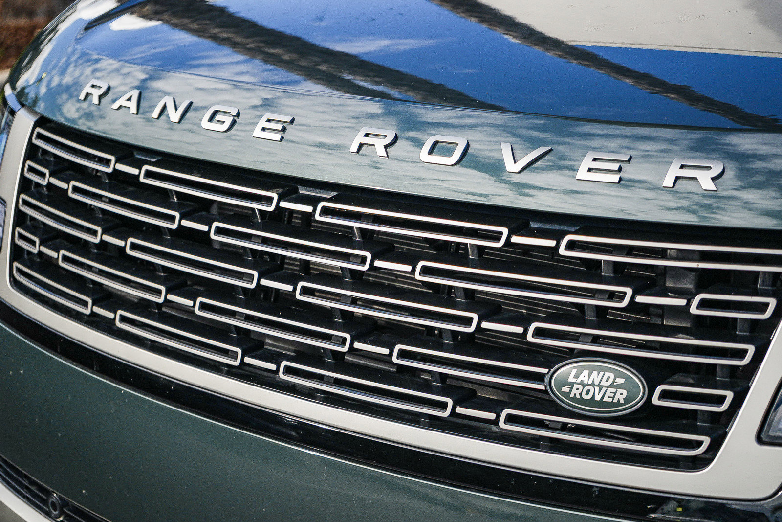 Certified 2025 Land Rover Range Rover SE image 11