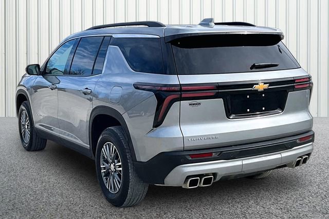 Used 2025 Chevrolet Traverse LT image 11
