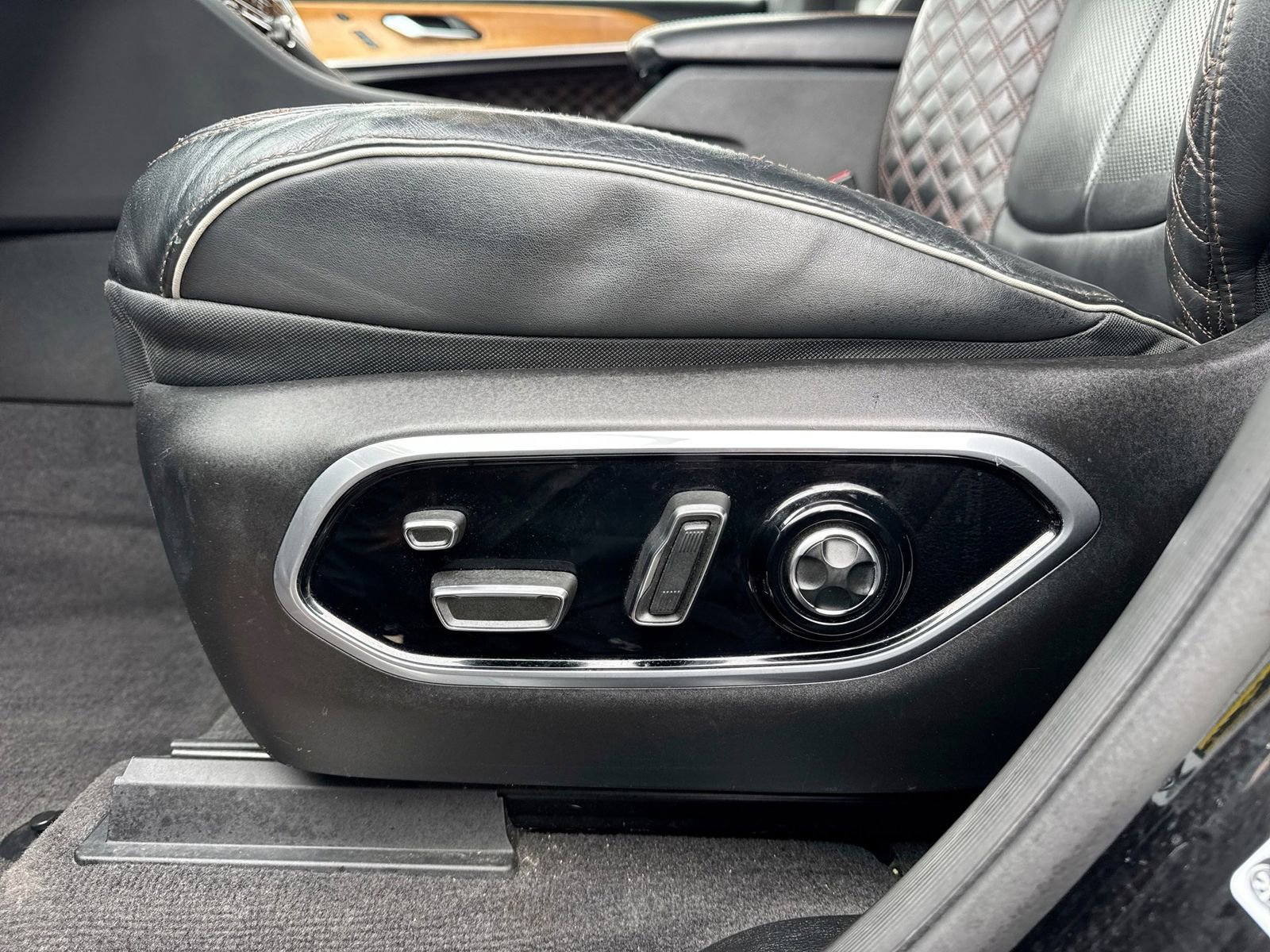 Used 2021 Jeep Grand Cherokee L Summit AWD/4WD image 3