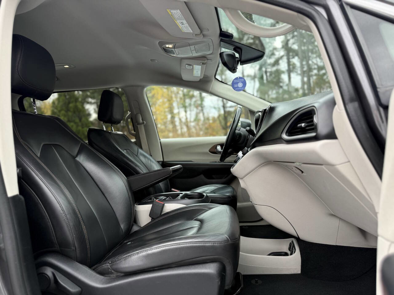 Used 2017 Chrysler Pacifica Touring-L image 21