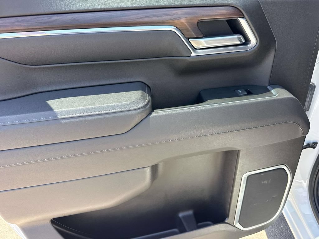 Used 2025 GMC Sierra 1500 SLT AWD/4WD image 11