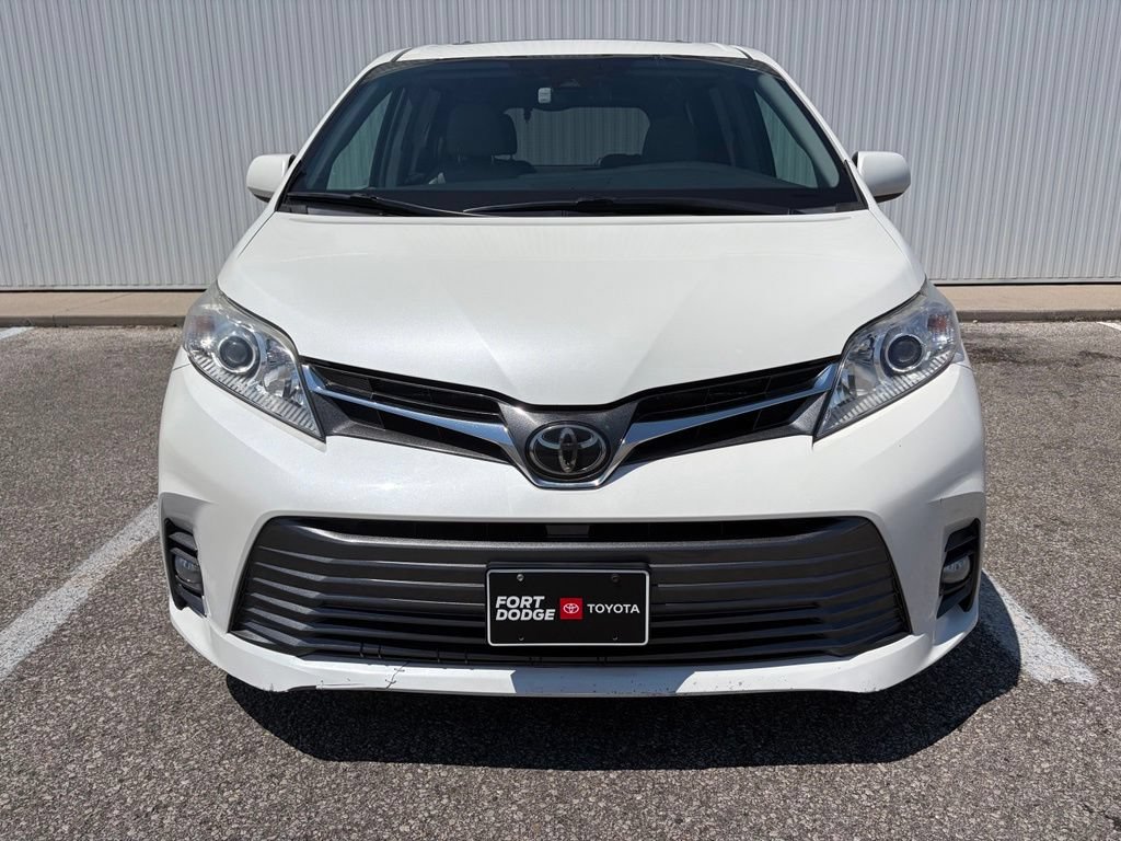 Used 2018 Toyota Sienna XLE w/ Carpet Mat Package FWD image 11