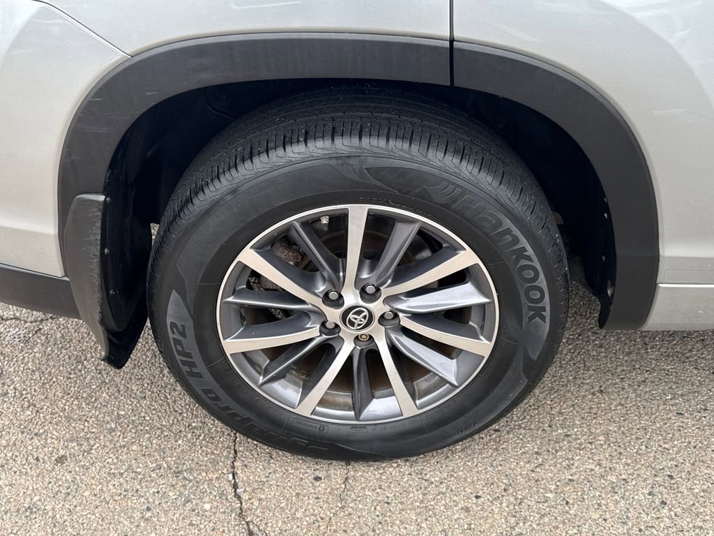 Used 2017 Toyota Highlander XLE AWD/4WD image 43