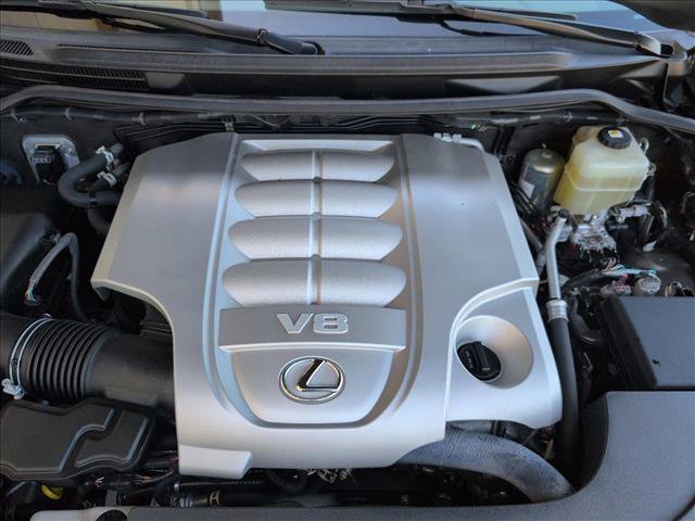 Used 2021 Lexus LX 570 4WD w/ Luxury Package image 24