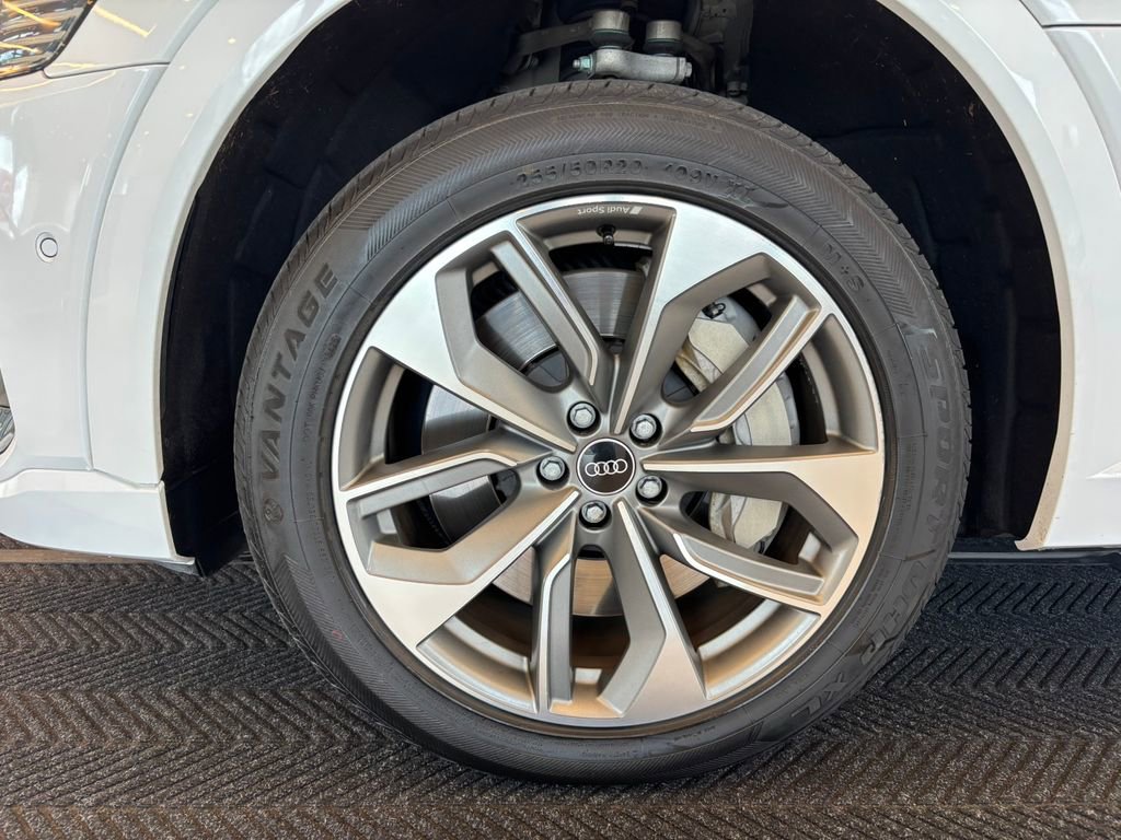 Used 2021 Audi e-tron Premium Plus w/ Premium Plus Package AWD/4WD image 12