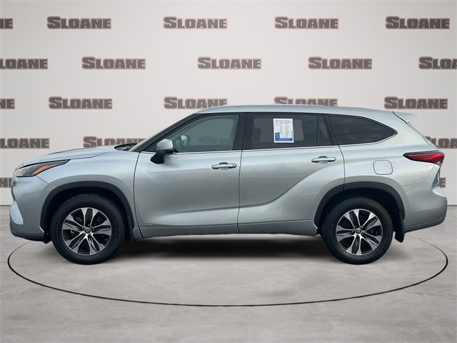 Used 2022 Toyota Highlander XLE image 2
