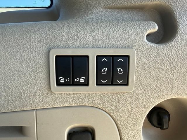 Used 2016 GMC Yukon XL Denali w/ Open Road Package AWD/4WD image 19