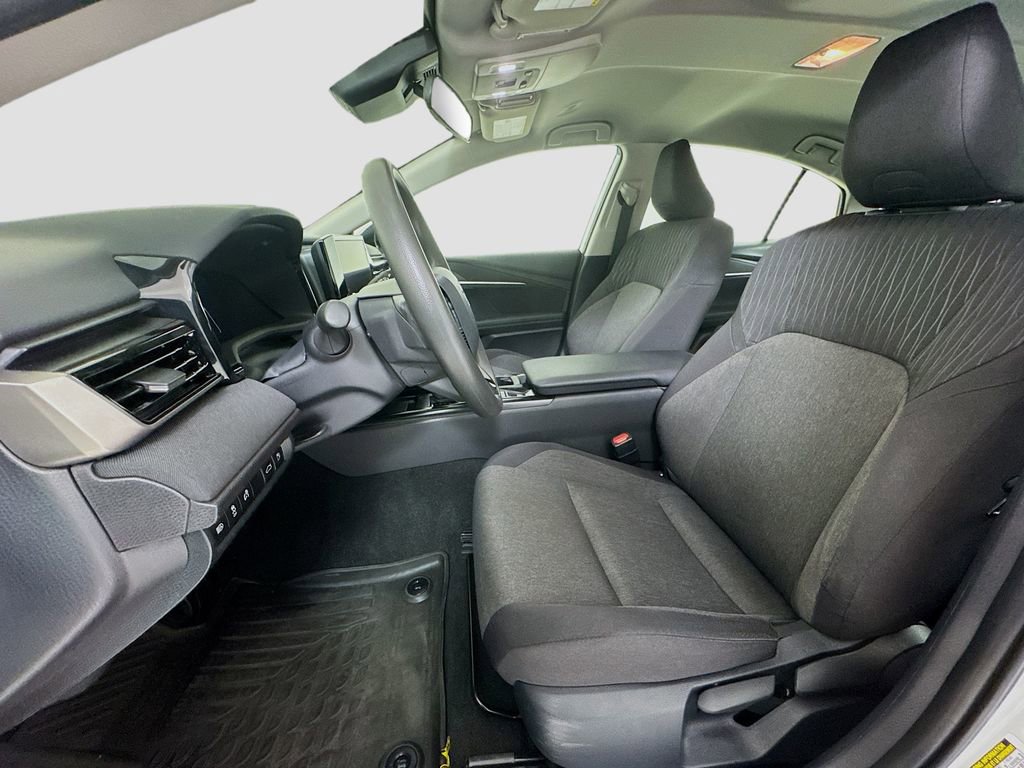 Used 2025 Toyota Camry LE AWD/4WD image 11