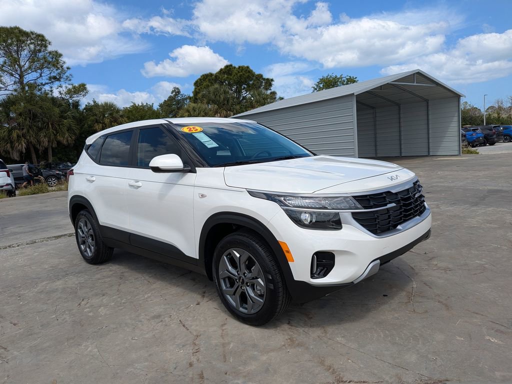 Certified 2025 Kia Seltos LX AWD/4WD image 2
