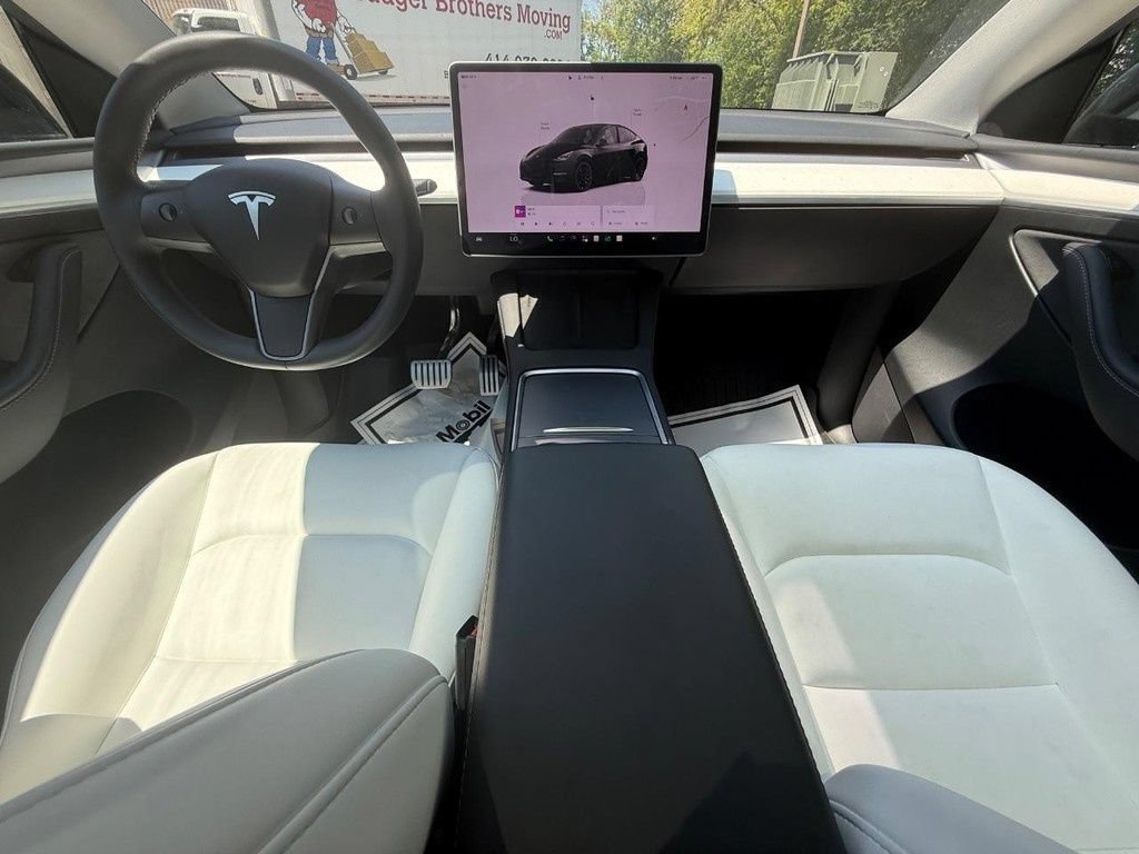 Used 2024 Tesla Model Y Performance AWD/4WD image 14