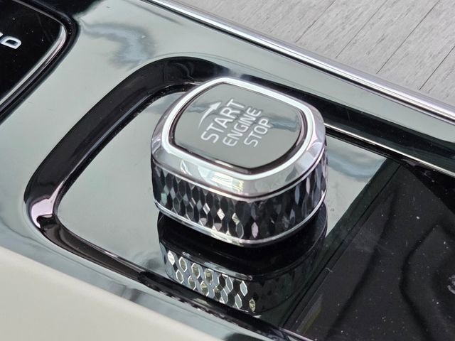 Certified 2023 Volvo XC60 B5 Ultimate w/ Protection Package Premier image 33