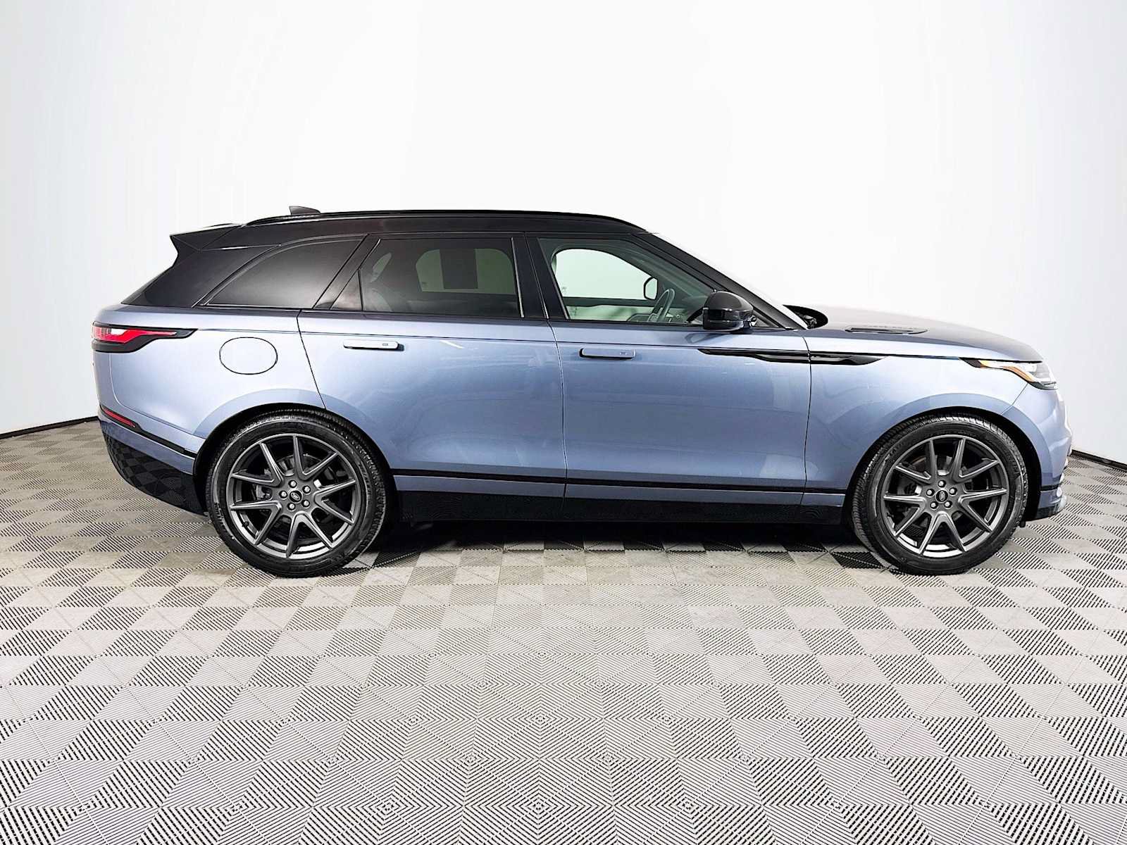 Used 2023 Land Rover Range Rover Velar R-Dynamic S AWD/4WD image 4