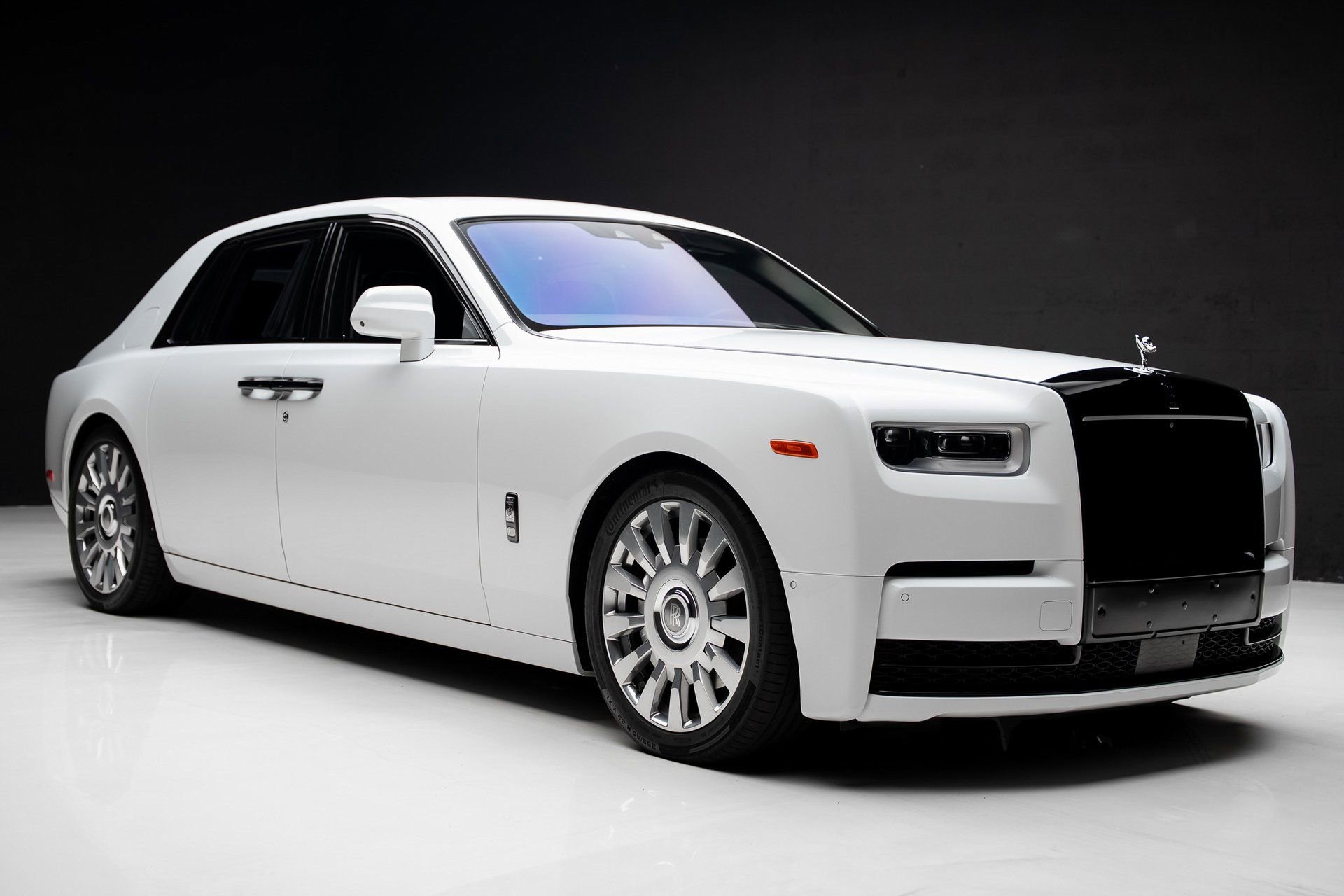 Used 2018 Rolls-Royce Phantom Sedan image 90
