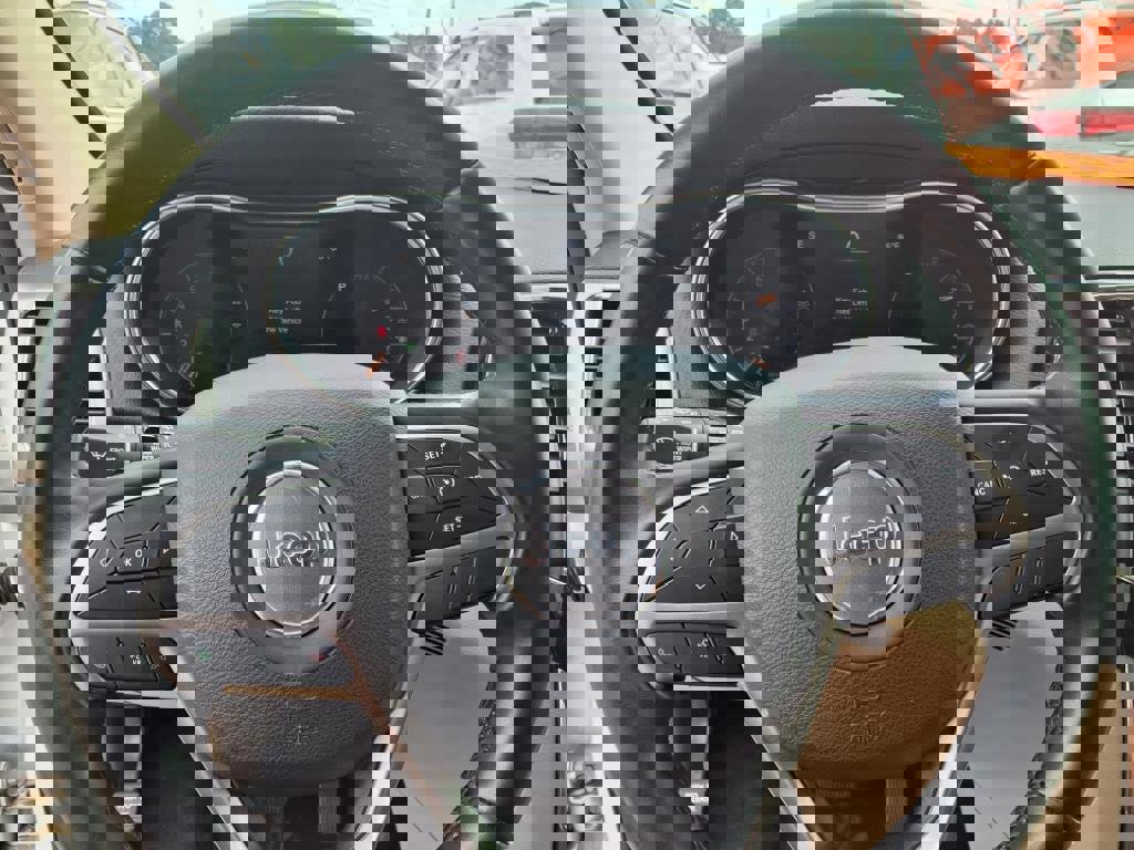 Used 2022 Jeep Grand Cherokee Laredo E AWD/4WD image 30