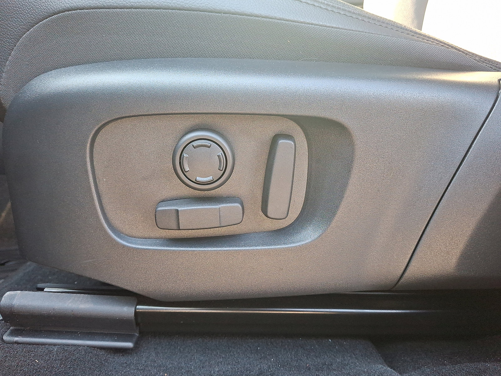 Certified 2026 Land Rover Range Rover Evoque S image 4