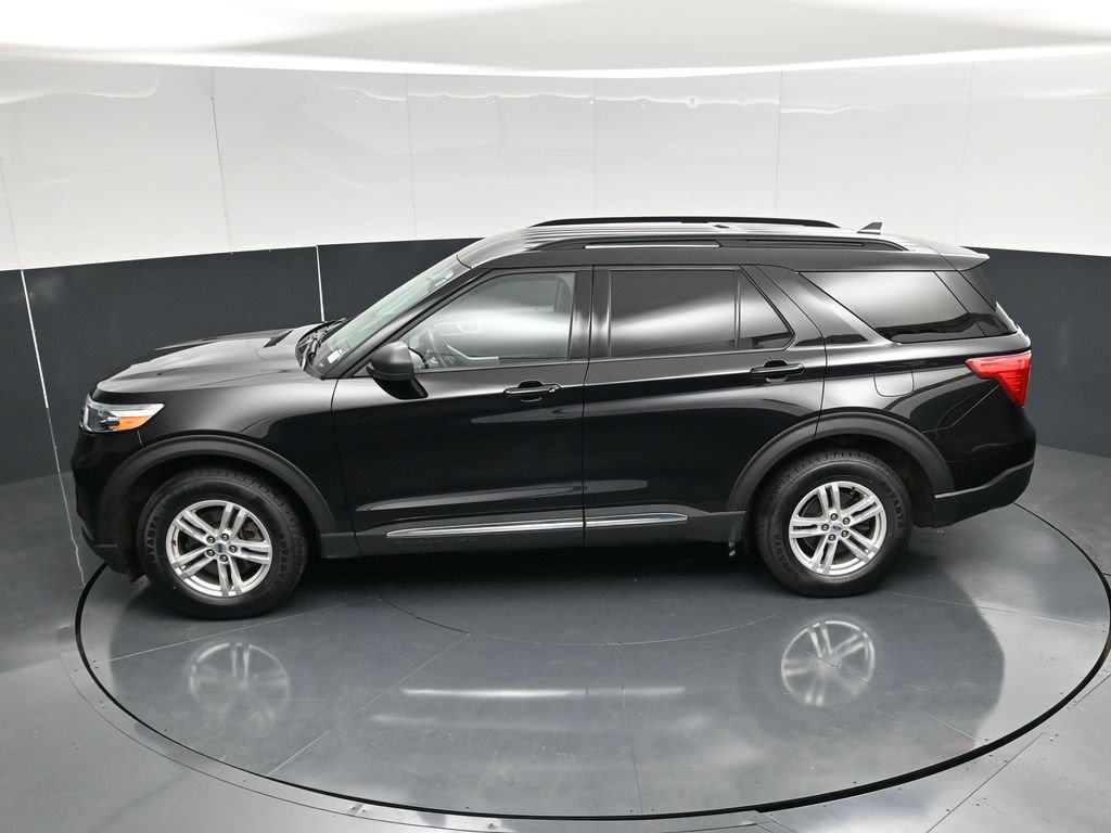 Used 2023 Ford Explorer XLT w/ Equipment Group 202A AWD/4WD image 45
