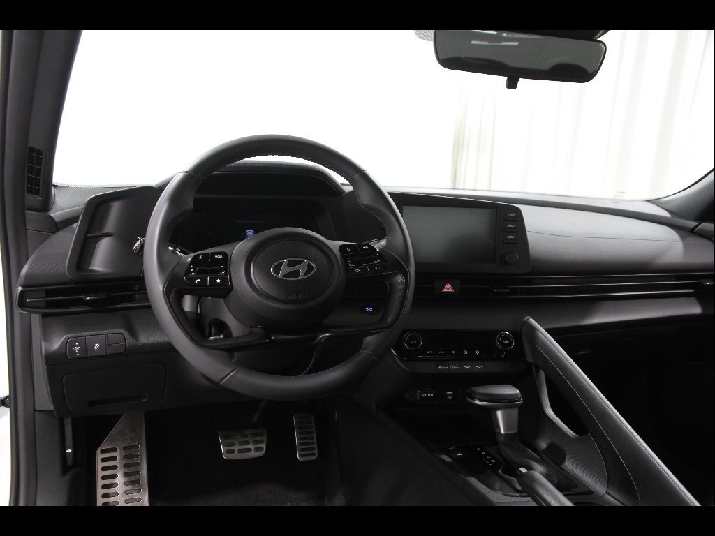 Certified 2025 Hyundai Elantra Sport FWD image 6