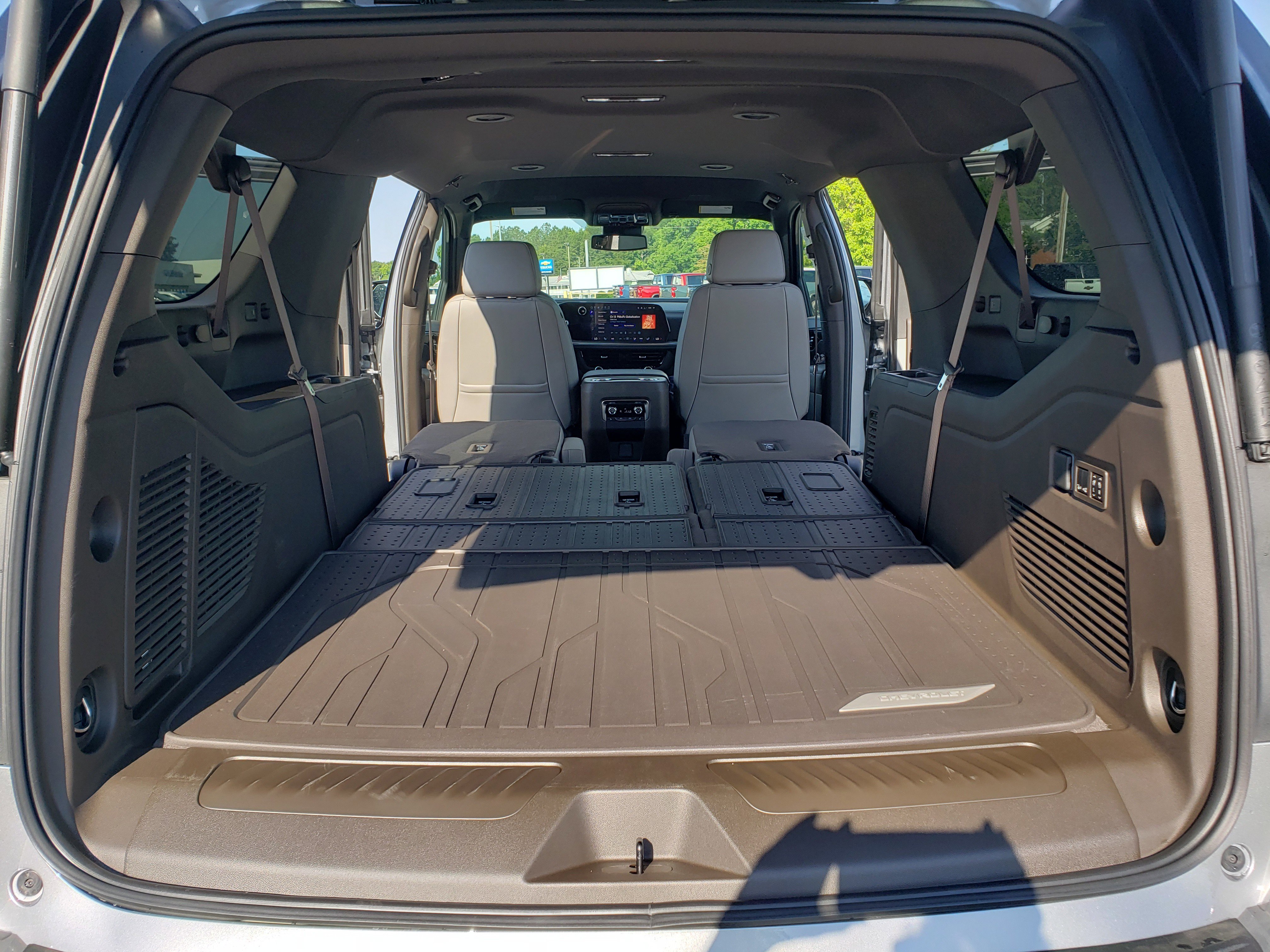 New 2026 Chevrolet Suburban LT w/ Comfort Package RWD image 13