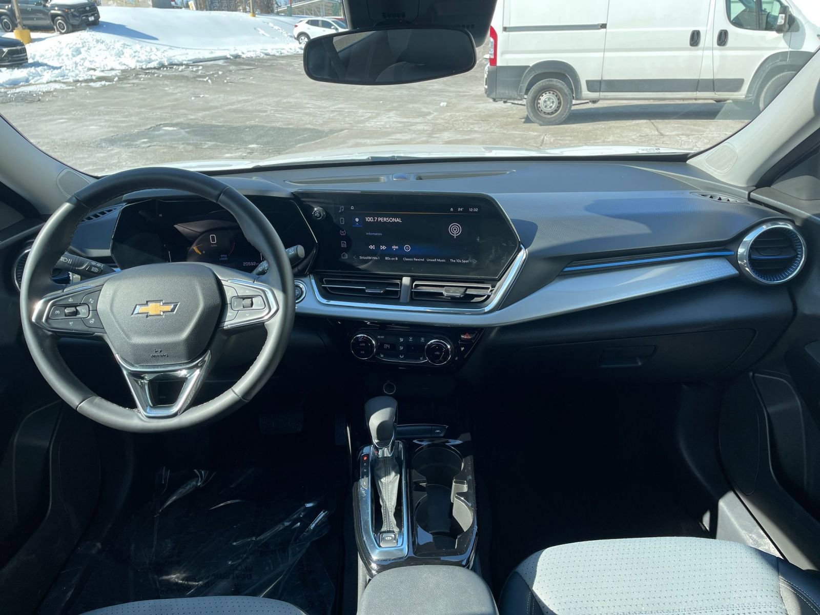 Used 2025 Chevrolet Trax LT w/ LT Convenience Package image 31