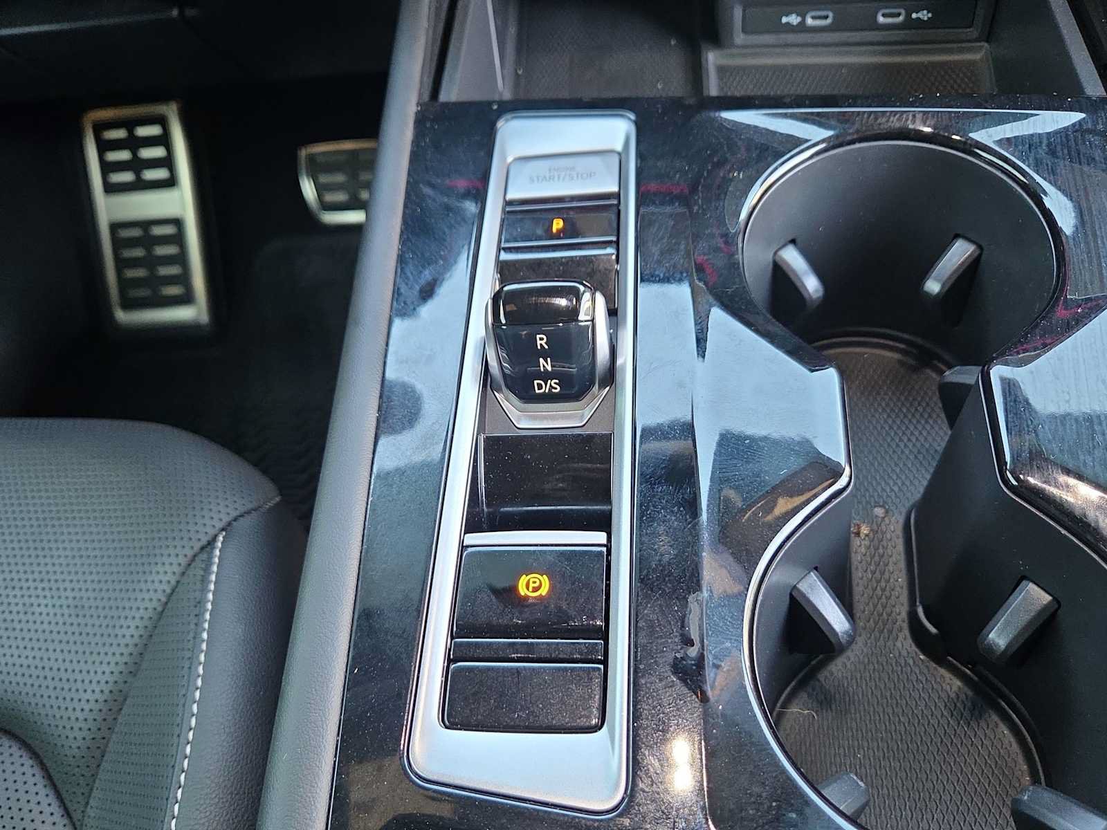 Used 2024 Volkswagen Atlas Cross Sport SEL R-Line AWD/4WD image 22