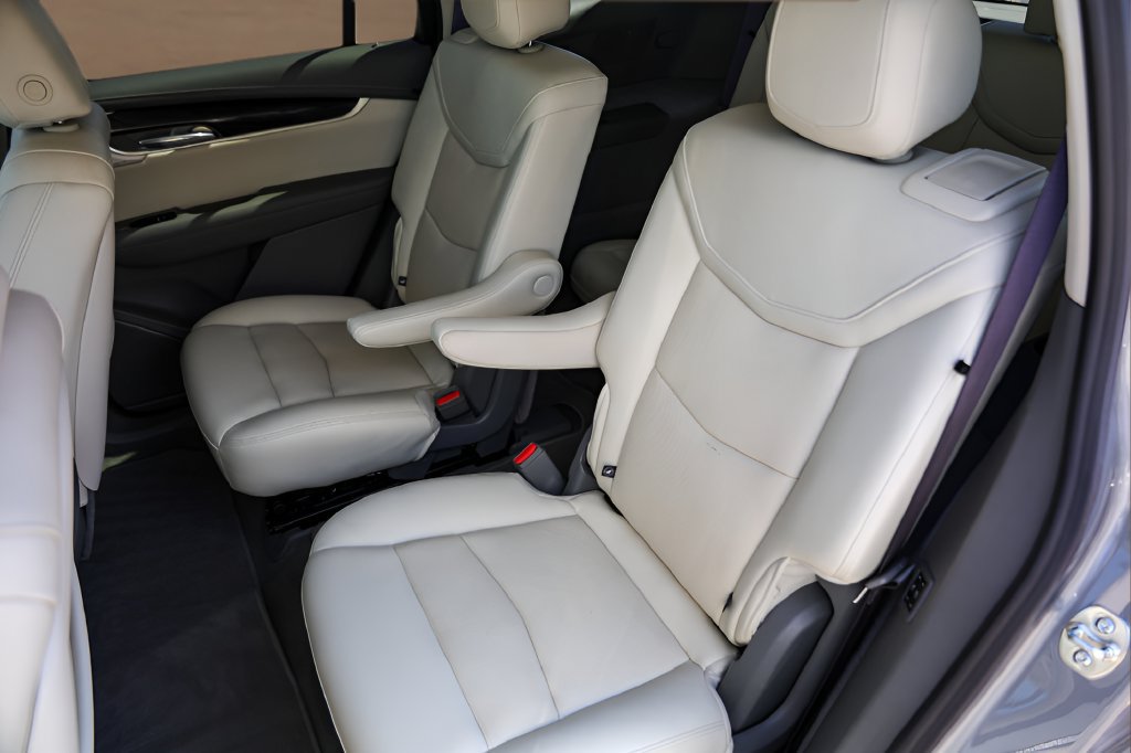 Certified 2025 Cadillac XT6 Premium Luxury FWD image 26