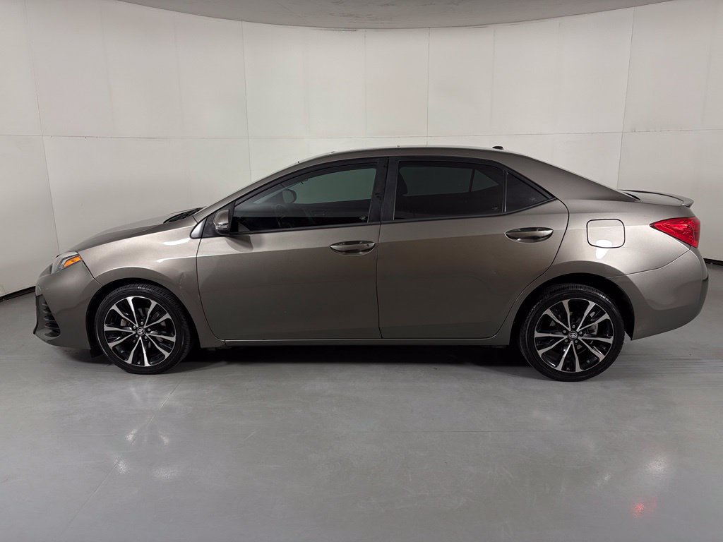 Used 2018 Toyota Corolla SE w/ SE Premium Package FWD image 6