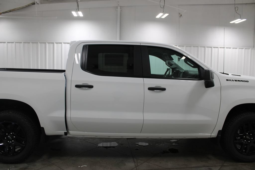 New 2026 Chevrolet Silverado 1500 Custom w/ LPO, Dark Essentials Package AWD/4WD image 11