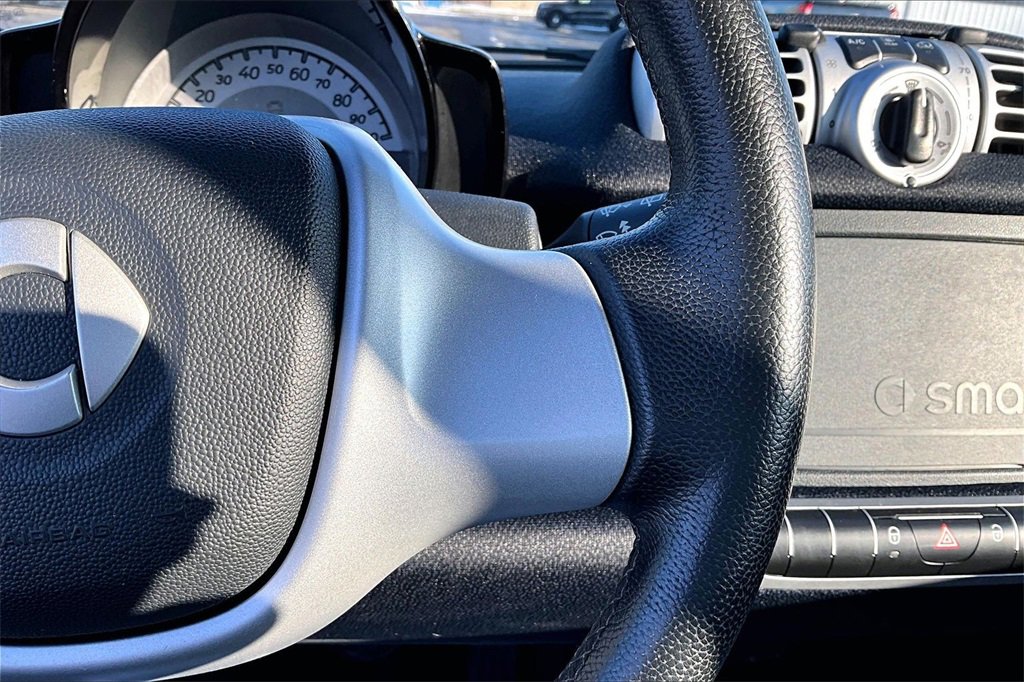 Used 2013 smart fortwo pure image 18