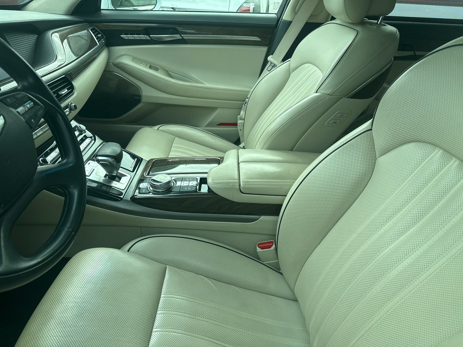 Used 2017 Genesis G90 5.0 Ultimate RWD image 9