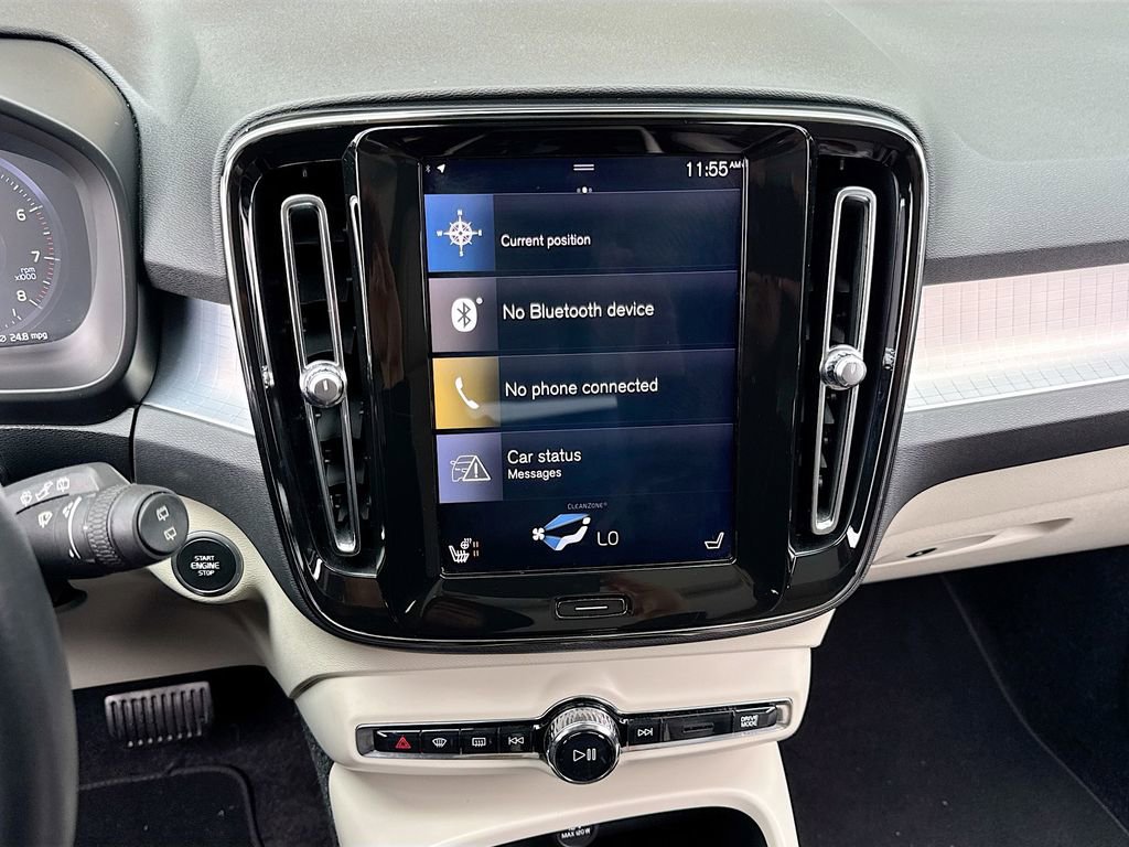 Used 2020 Volvo XC40 T5 Momentum image 21