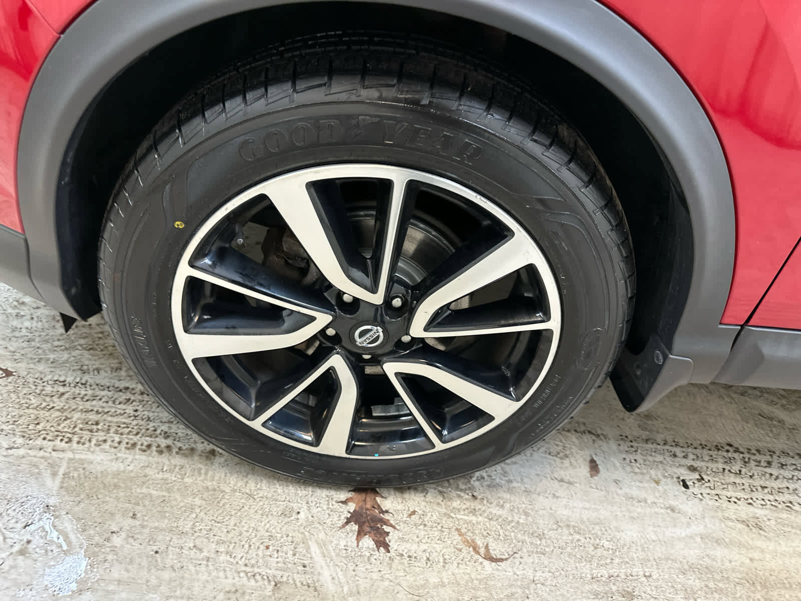 Certified 2018 Nissan Rogue Sport SL w/ SL Premium Package AWD/4WD image 12