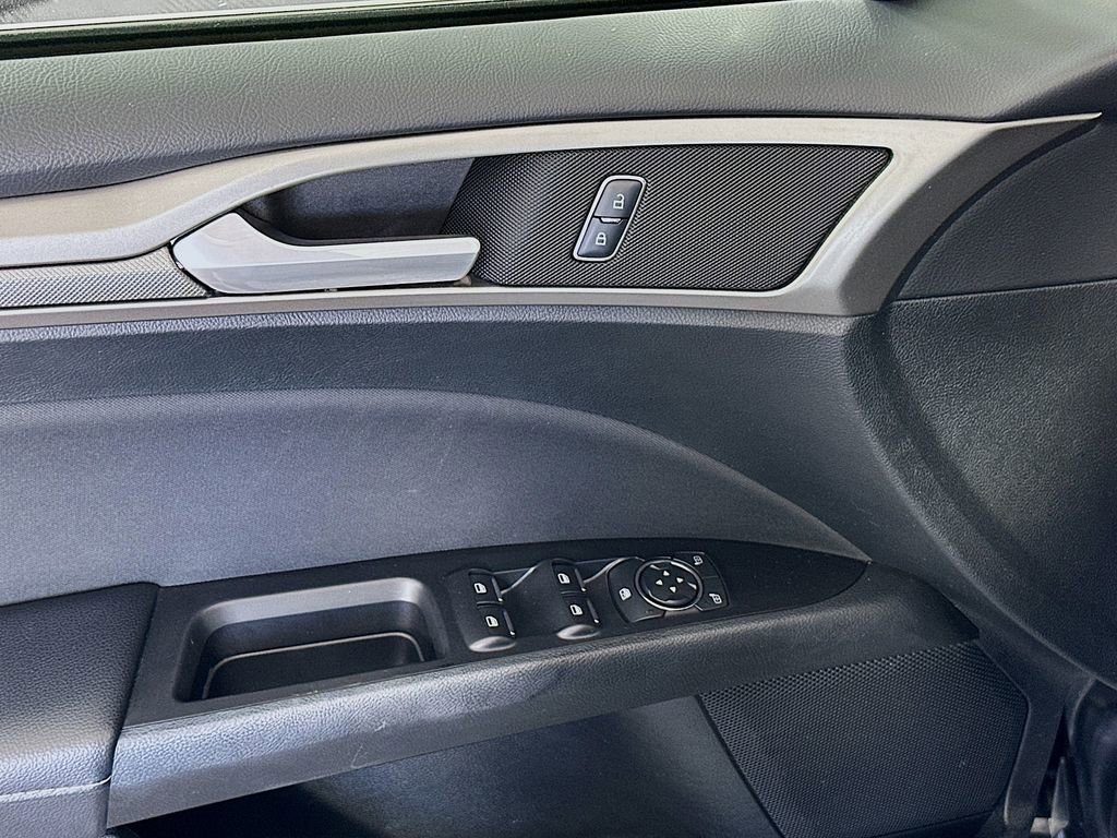 Used 2017 Ford Fusion SE image 17