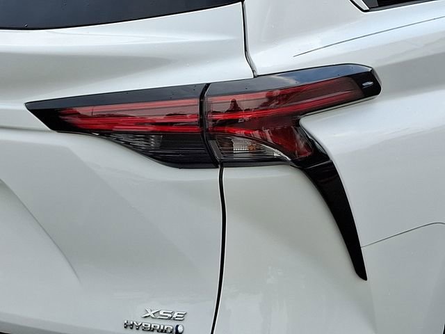 Used 2023 Toyota Sienna XSE image 12