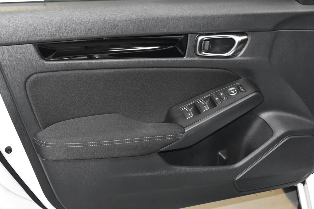 Used 2025 Honda Civic Sport image 4