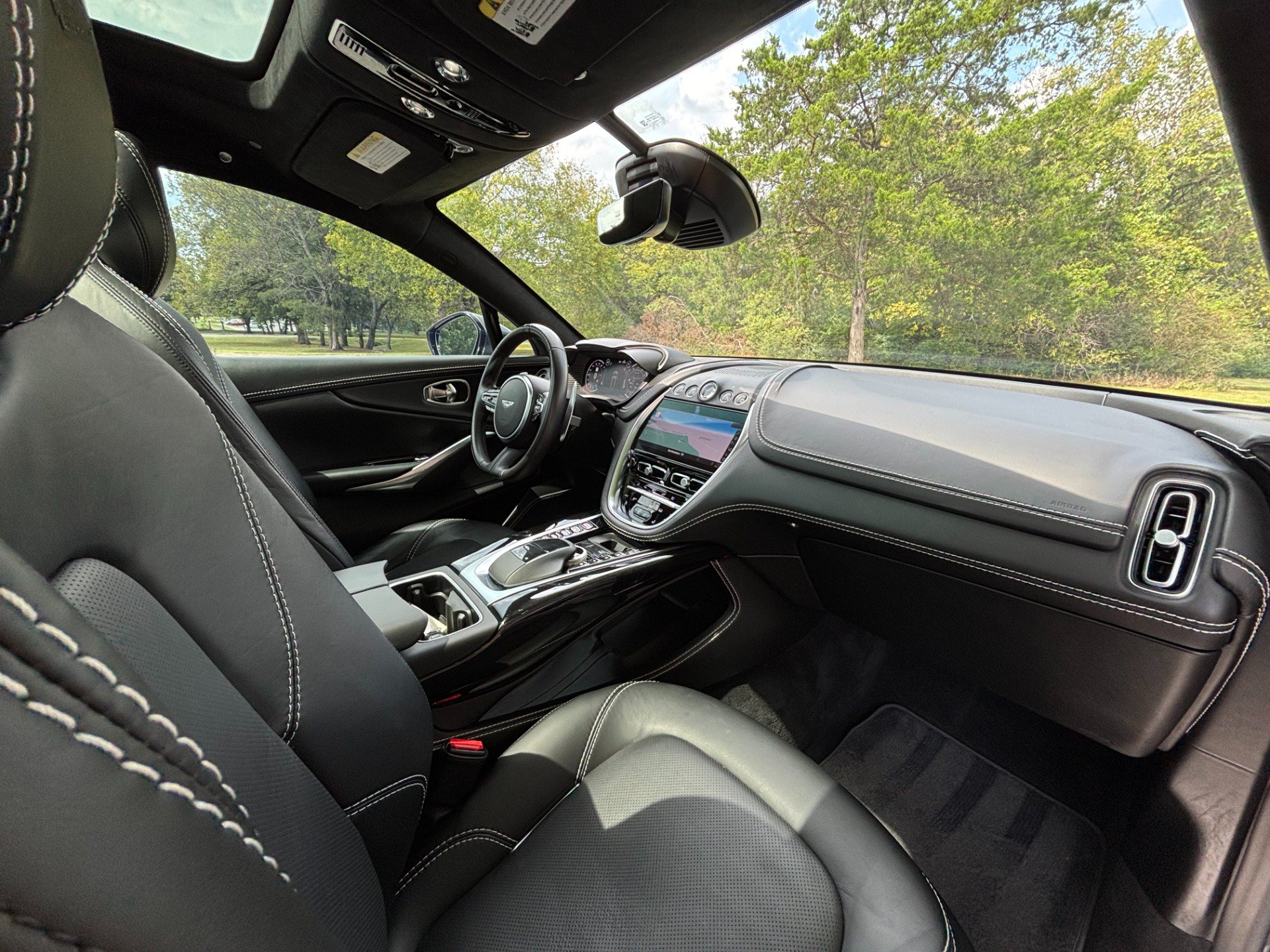 Used 2021 Aston Martin DBX AWD/4WD image 26