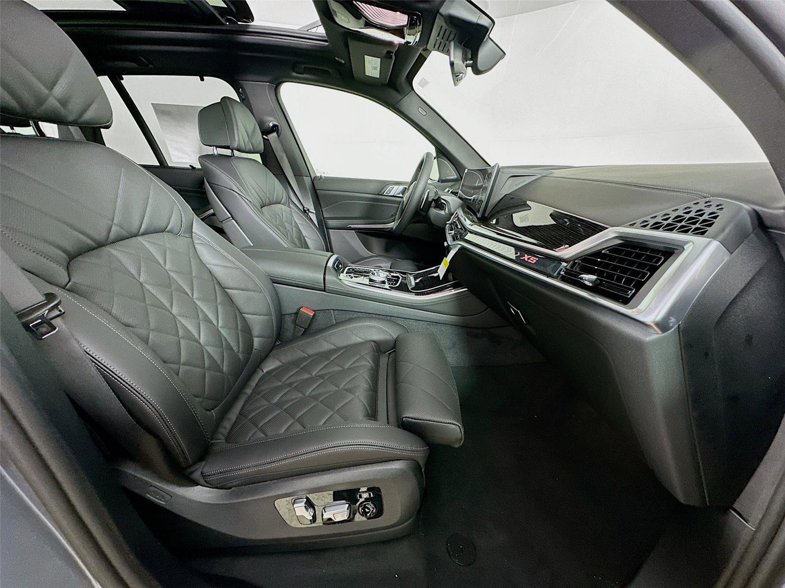 New 2026 BMW X5 xDrive50e w/ Executive Package image 29