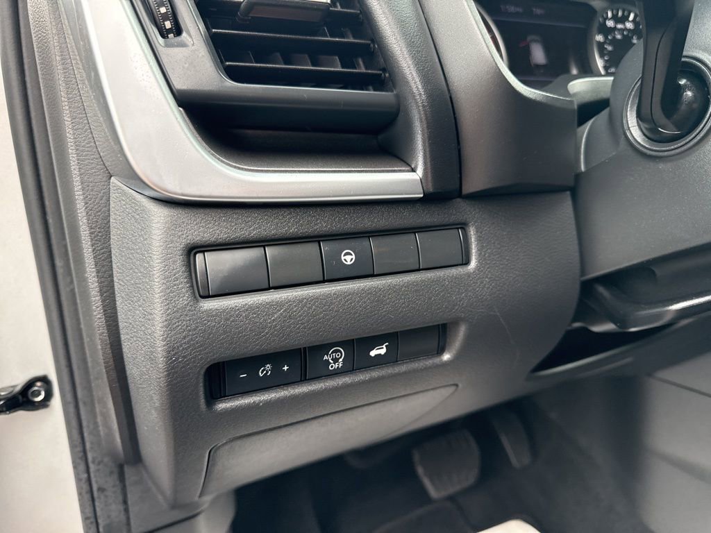 Used 2024 Nissan Rogue SV image 15