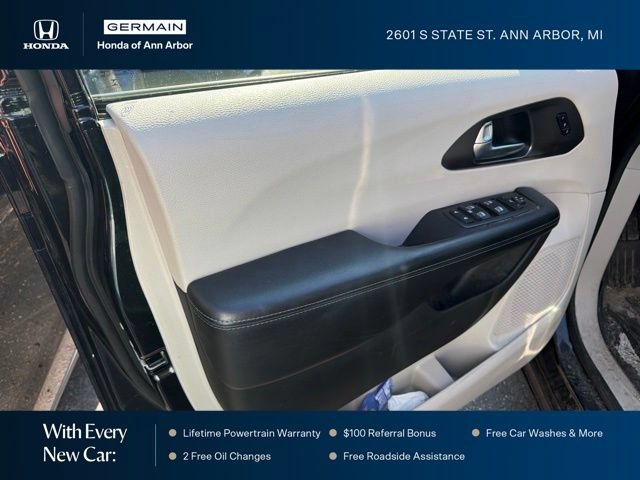 Used 2019 Chrysler Pacifica Limited FWD image 17