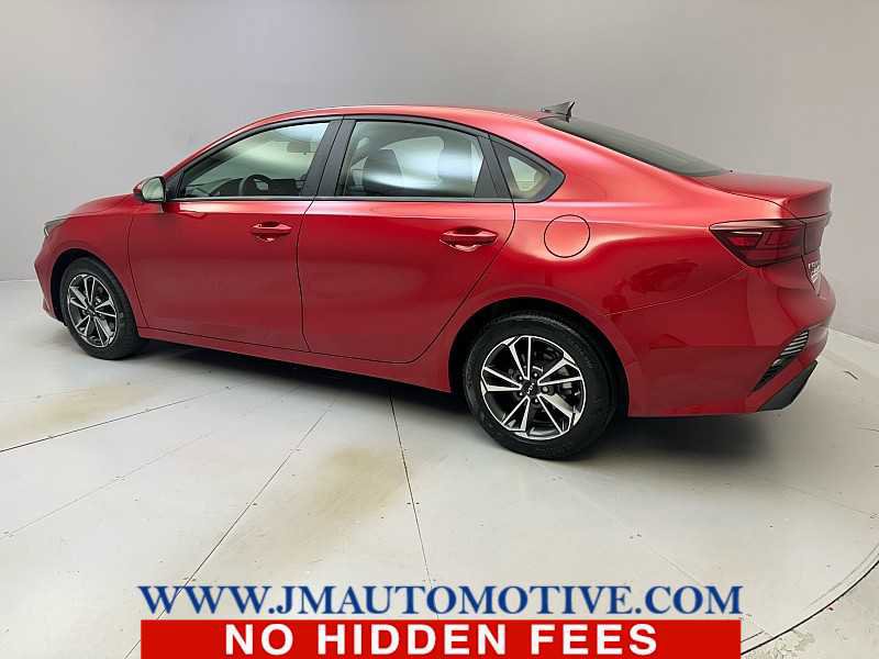 Used 2022 Kia Forte LXS image 3