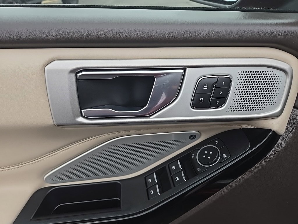 Certified 2022 Ford Explorer Platinum w/ Equipment Group 601A image 12