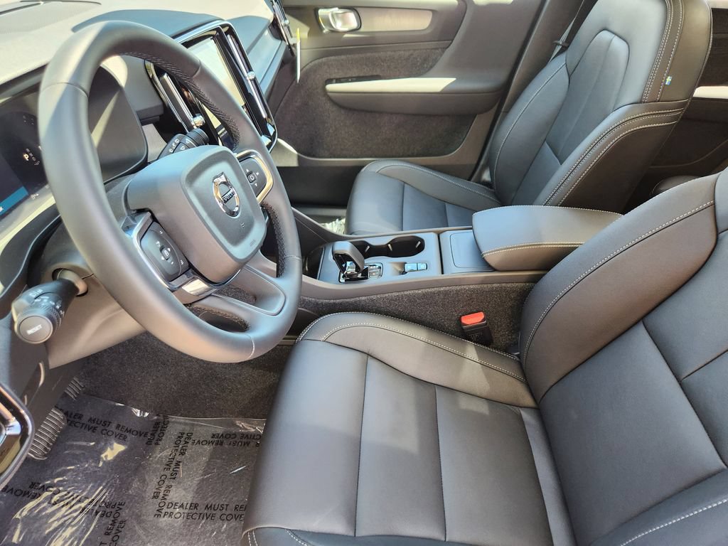 New 2026 Volvo XC40 B5 Core w/ Climate Package AWD/4WD image 4