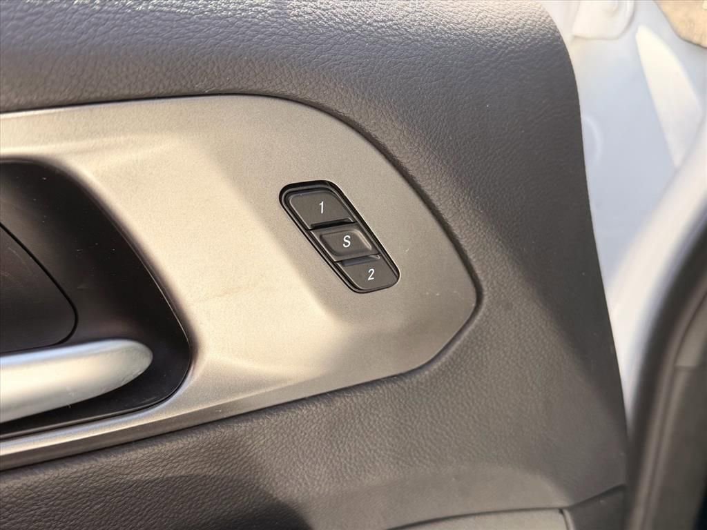 Used 2025 Chrysler Pacifica Select image 20