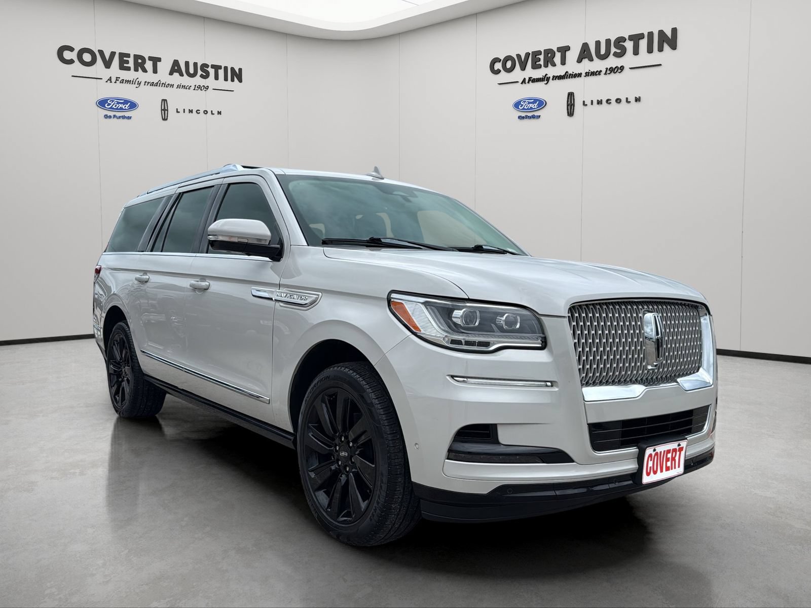 Used 2023 Lincoln Navigator L Reserve AWD/4WD image 7