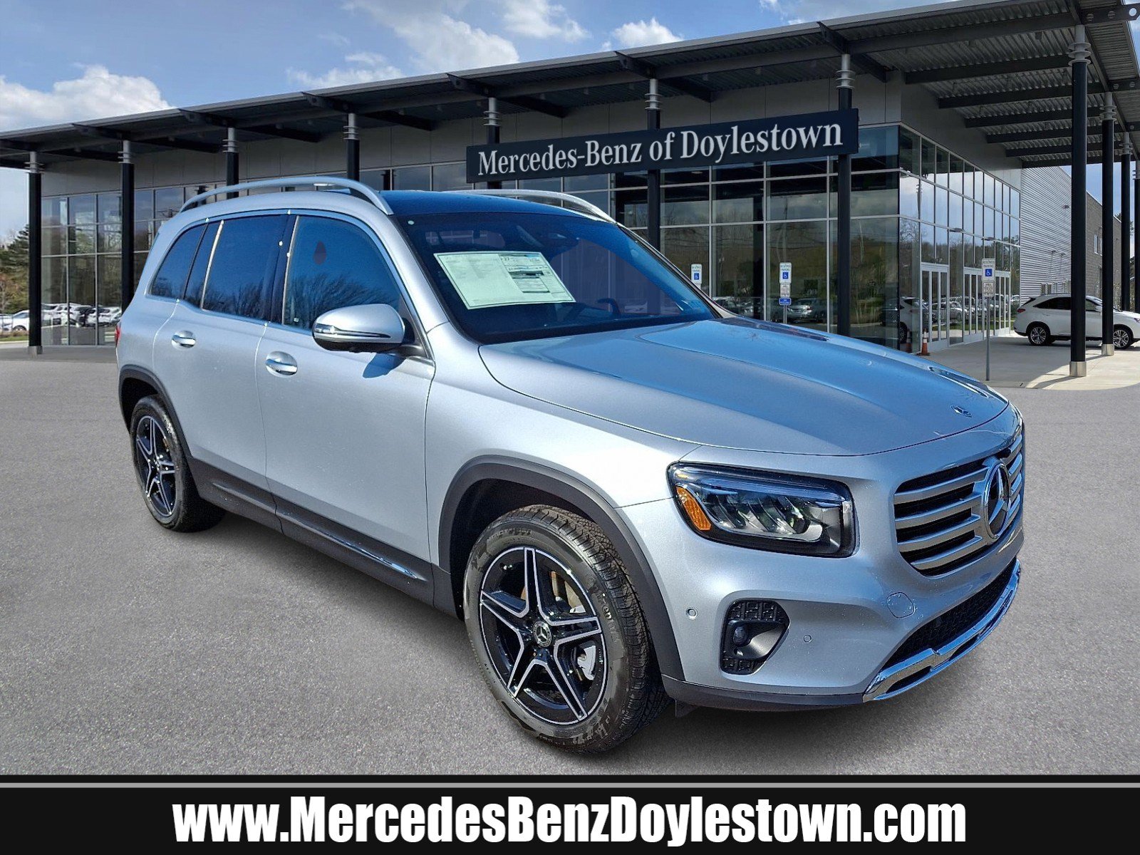 New 2026 Mercedes-Benz GLB 250 4MATIC image 1