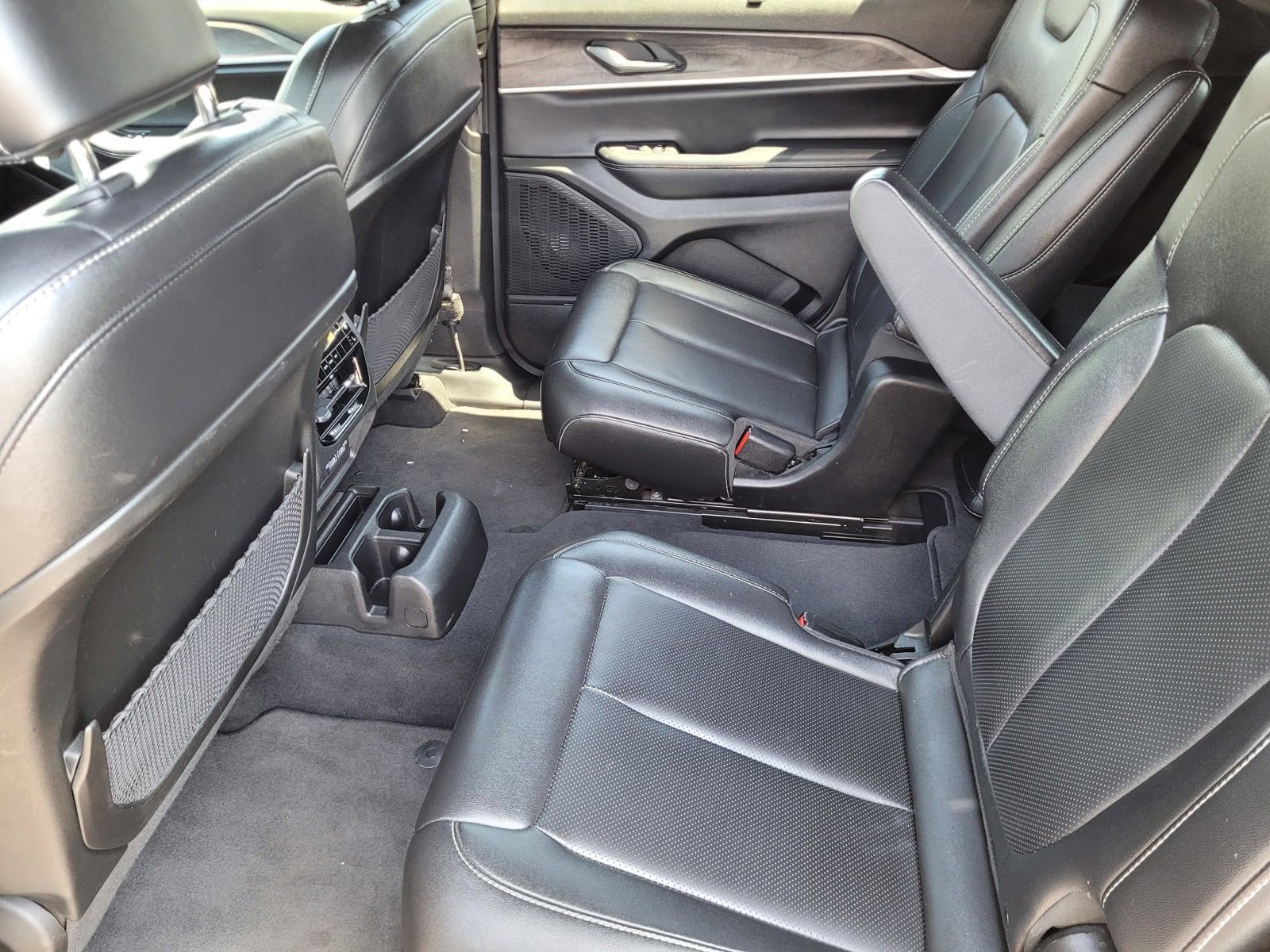 Used 2024 Jeep Grand Cherokee L Limited w/ Luxury Tech Group II AWD/4WD image 17