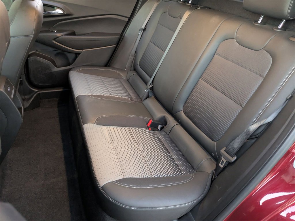 Used 2025 Chevrolet Trax LT w/ LT Convenience Package image 26