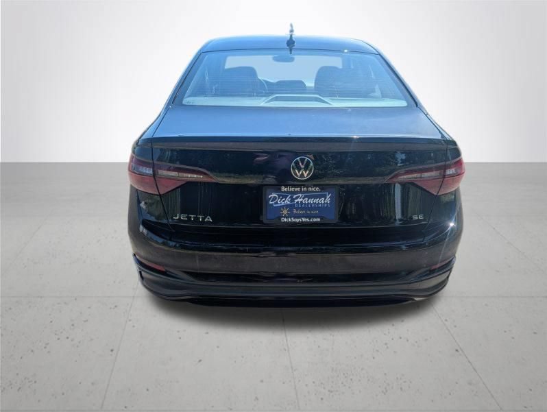 Used 2024 Volkswagen Jetta SE FWD image 5