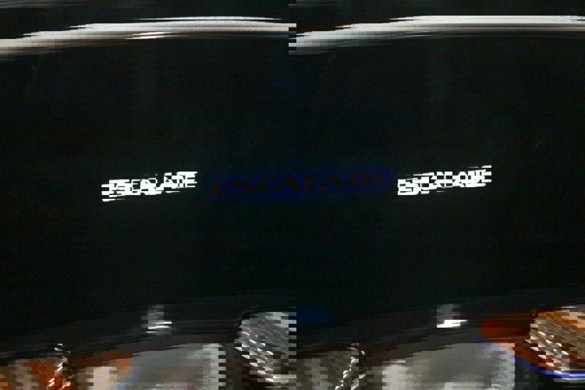 Used 2024 Cadillac Escalade ESV Sport Platinum w/ LPO, ONYX Package image 13