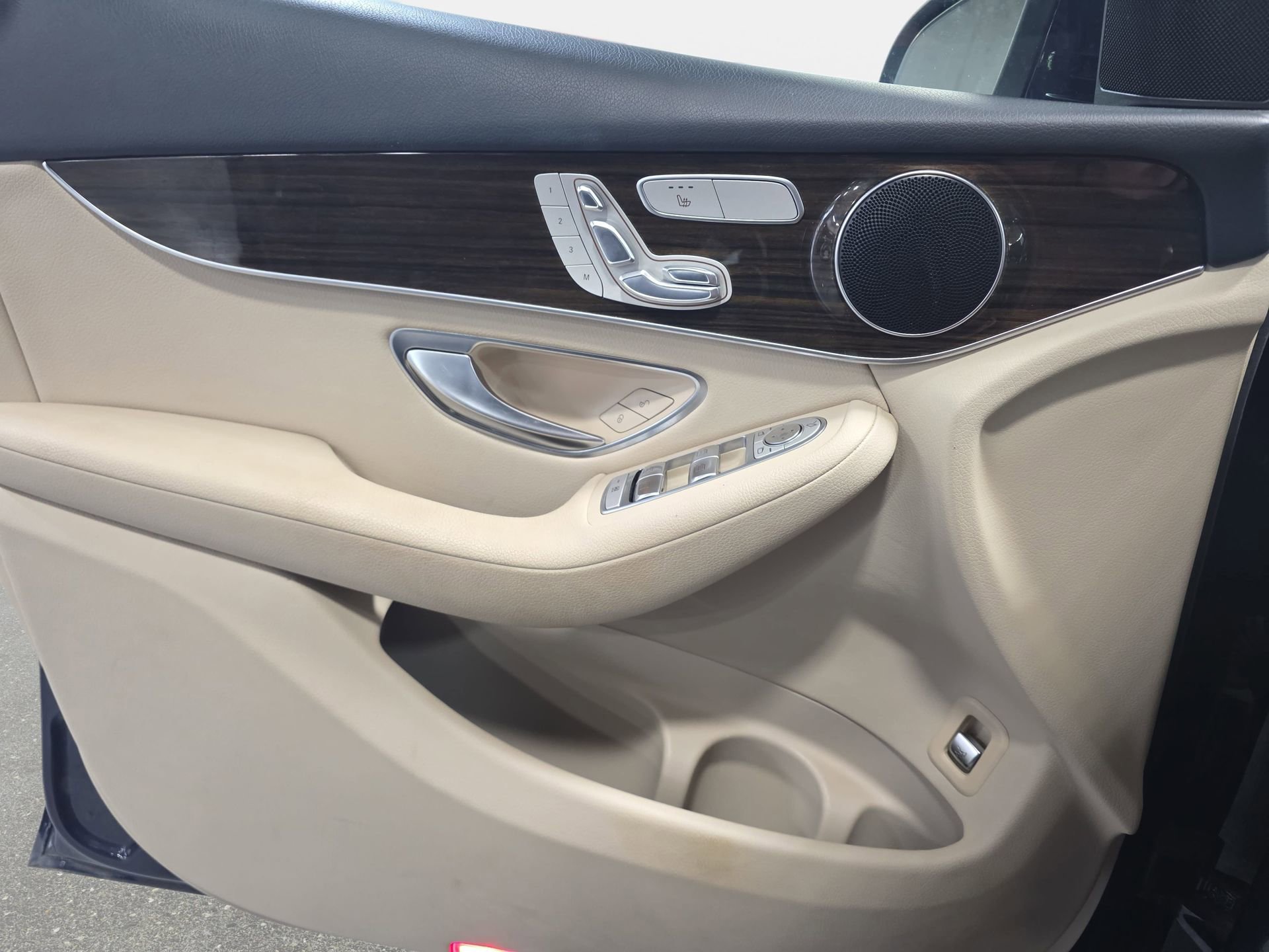 Used 2017 Mercedes-Benz GLC 300 4MATIC image 26
